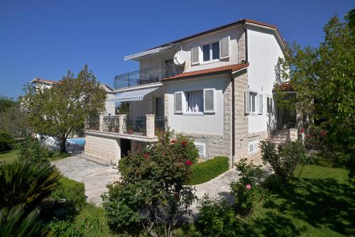 Villa 4US with pool, near the sea Over view