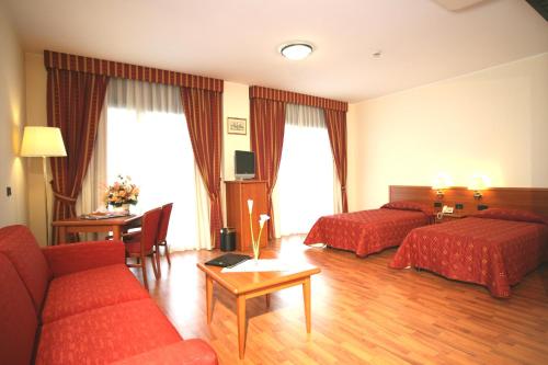 Family Junior Suite (2 Adults + 2 Children)