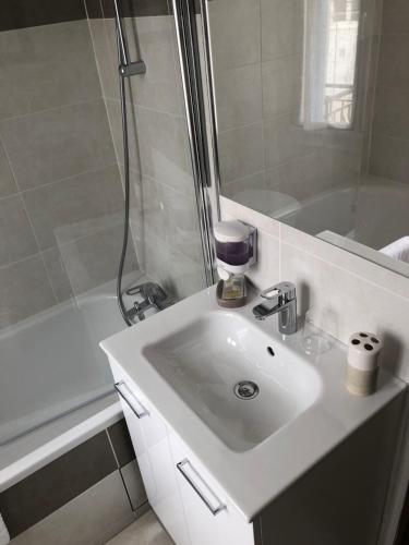 Central Hotel - image 13