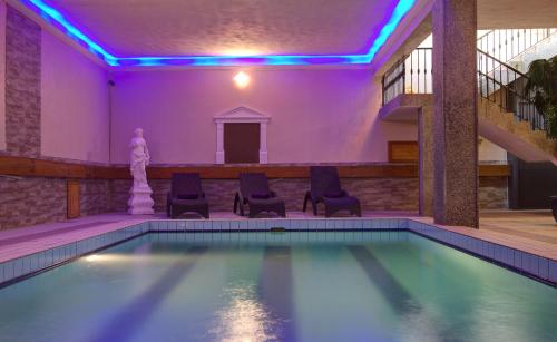 Canifor Hotel - image 11