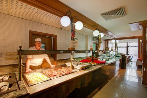 Canifor Hotel - image 9