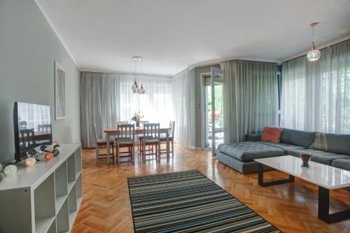 Spacious flat close to the American Embassy