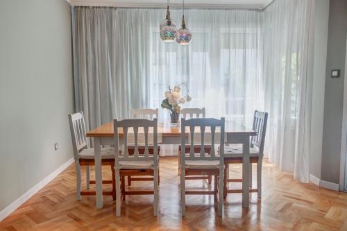 Spacious flat close to the American Embassy