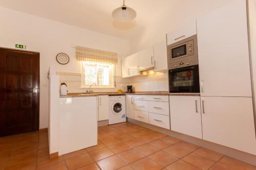 Kitchen, Casinhoto - Casa dos Arcos by Real Life Concierge in Portimao