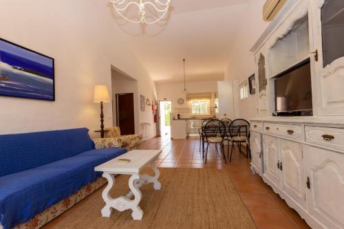 Shared lounge/TV area, Casinhoto - Casa dos Arcos by Real Life Concierge in Portimao