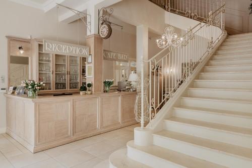 Empfangshalle, Dwor Zlotopolska Dolina Mansion House in Trebki Nowe