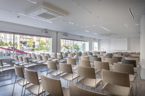 Room Mate Oscar - main image