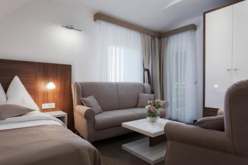 Hotel Mirjana & Rastoke Set in a prime location of Slunj, Hotel Mirjana & Rastoke puts everything the city has to offer just outside your doorstep. The hotel offers guests a range of services and amenities designed to provid