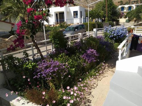  Georgias Rooms in Livadia