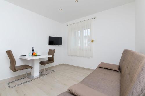 Apartments Danica - image 2