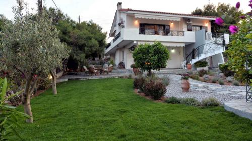  The House of Art in Isthmia
