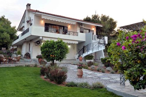  The House of Art in Isthmia