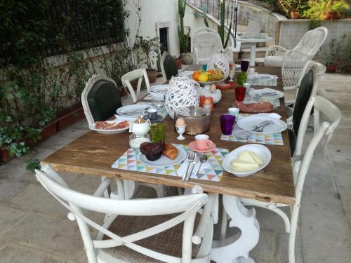 Food and beverages, The Orange Groove in Santa Fara