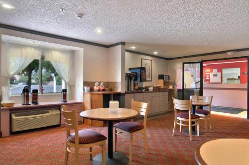 Americas Best Value Inn - East Syracuse in East Syracuse, USA
