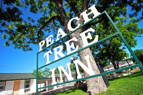 Peach Tree Inn & Suites Fredericksburg (TX)