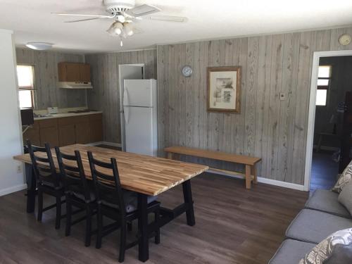 Kitchen, Little Ted's Cottages in Marblehead (OH)