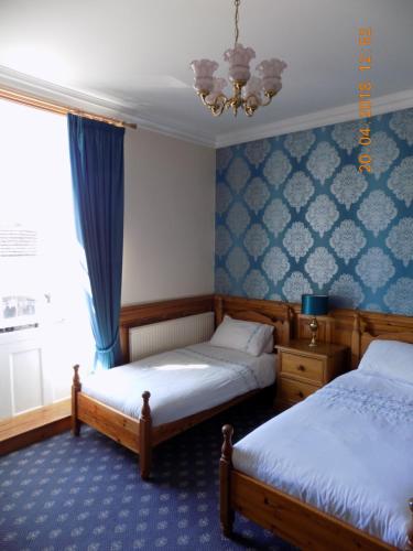 The Londesborough Arms bar with en-suite rooms