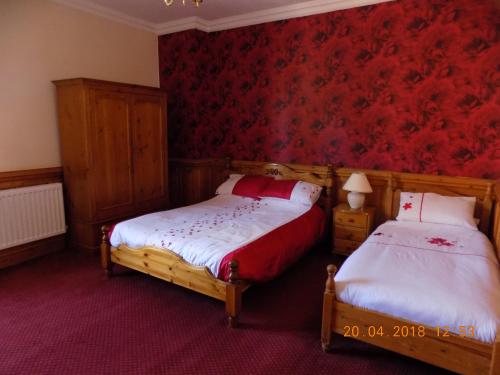 The Londesborough Arms bar with en-suite rooms