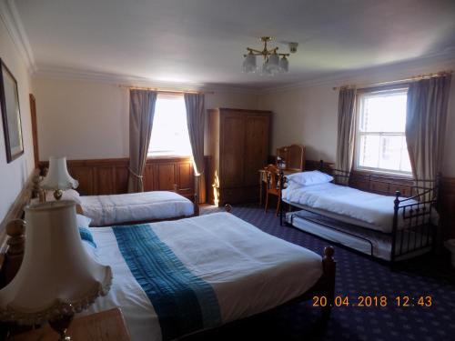 The Londesborough Arms bar with en-suite rooms