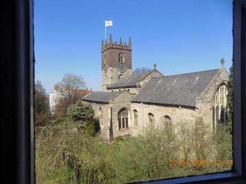 The Londesborough Arms bar with en-suite rooms