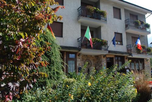 . Hotel Trois Etoiles