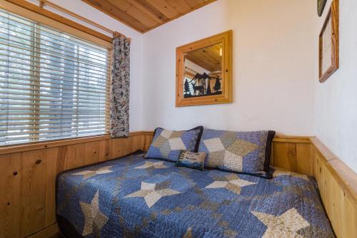1 queen bed, 1 twin bed