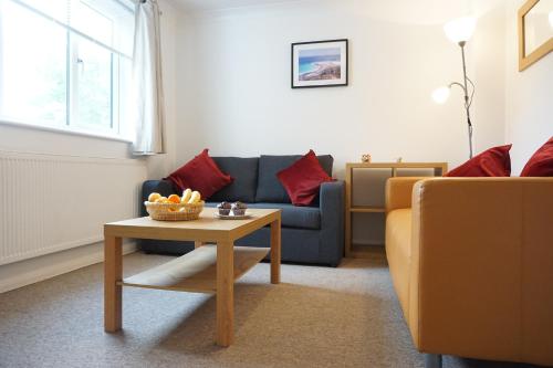 Holt Apartment - image 12