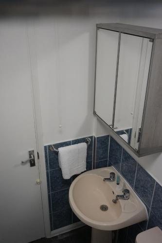 Holt Apartment - main image