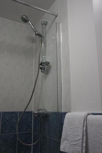 Holt Apartment - image 10
