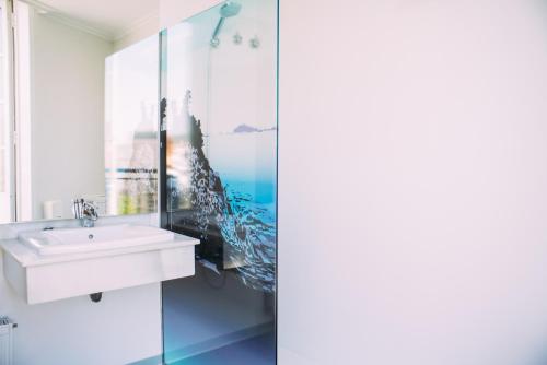 Deluxe Double or Twin Room image 5