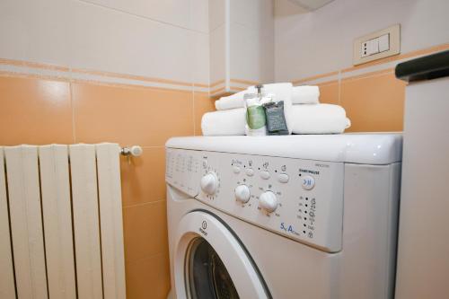 Sirmione Beach Apartment - image 10