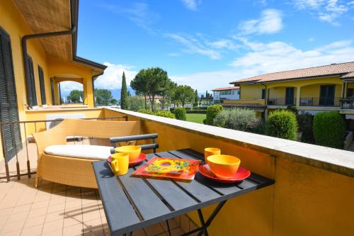 Sirmione Beach Apartment - image 2