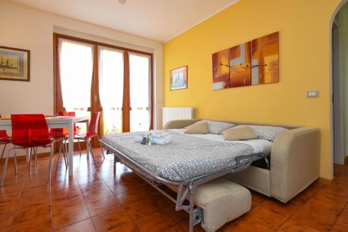 Sirmione Beach Apartment - image 4