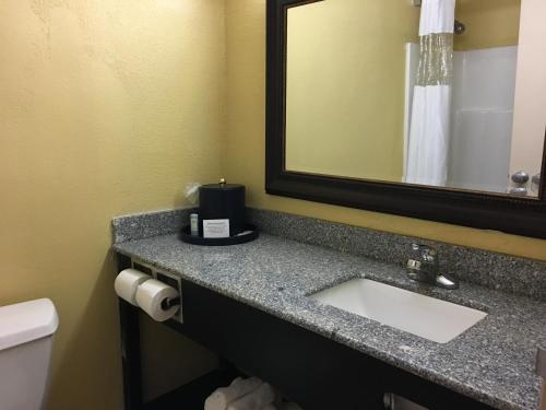 Suburban Extended Stay Hotel Fort Wayne - image 5