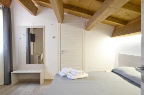B&B Santa Lucia, Rapolla Room Type - Deluxe Double or Twin Room with Mountain View