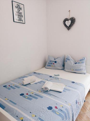 Double Room with Balcony image 4