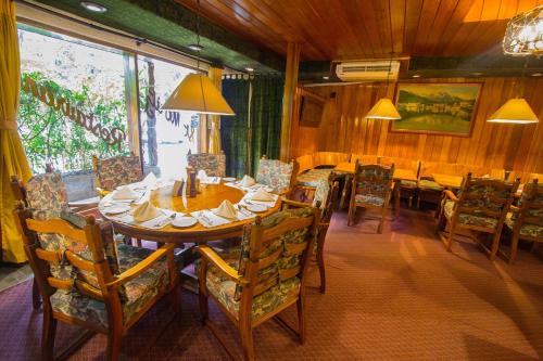 room detail thumbnail 2