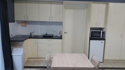 Kitchen, Apartments At Glen Isla in Phillip Island