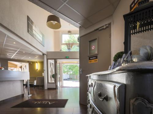 ردهة, Contact Hotel Atoll in Niort