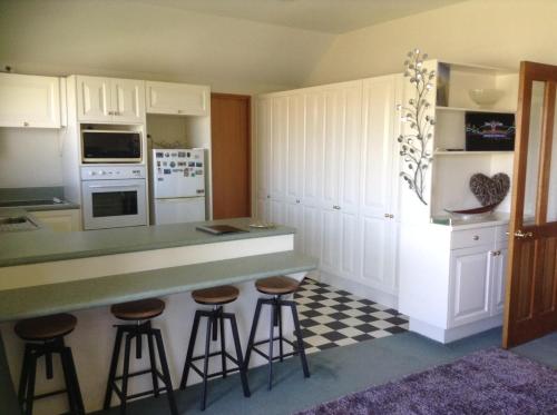 keuken, Darfield Bel Air right on the main street in Darfield