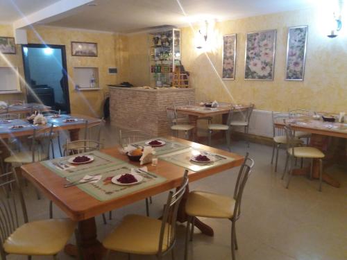Eten en drinken, мини отель "Шевченковский" (мини отель "Шевченковскии") in Chornomorsk