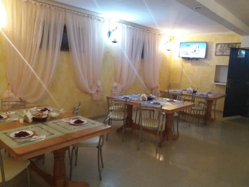 Eten en drinken, мини отель "Шевченковский" (мини отель "Шевченковскии") in Chornomorsk