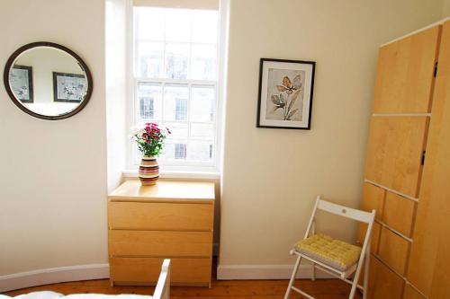 JOIVY Bright Flat with Workspace in New Town, Edinburgh (Foto 9)