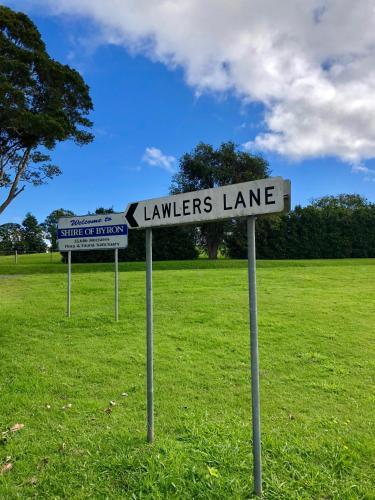 Callemondah Studio with stunning views, in Bangalow and Byron Hinterland