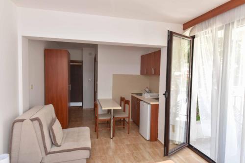 Studio Apartments 6 Palmi - image 5