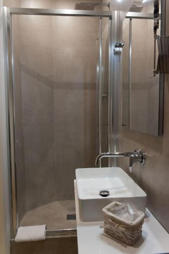 Standard Double Room image 10