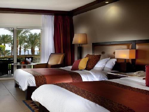 2 twin beds