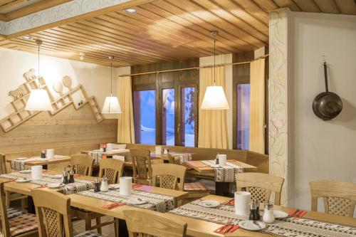 مطعم, T3 Alpenhotel Flims in فلايمز