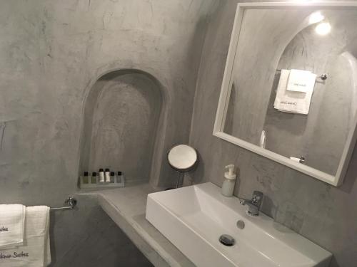 Theodora Suites - image 6