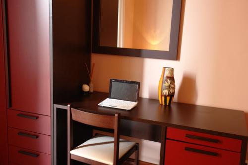 Deluxe Double Room with Spa Bath  image 6